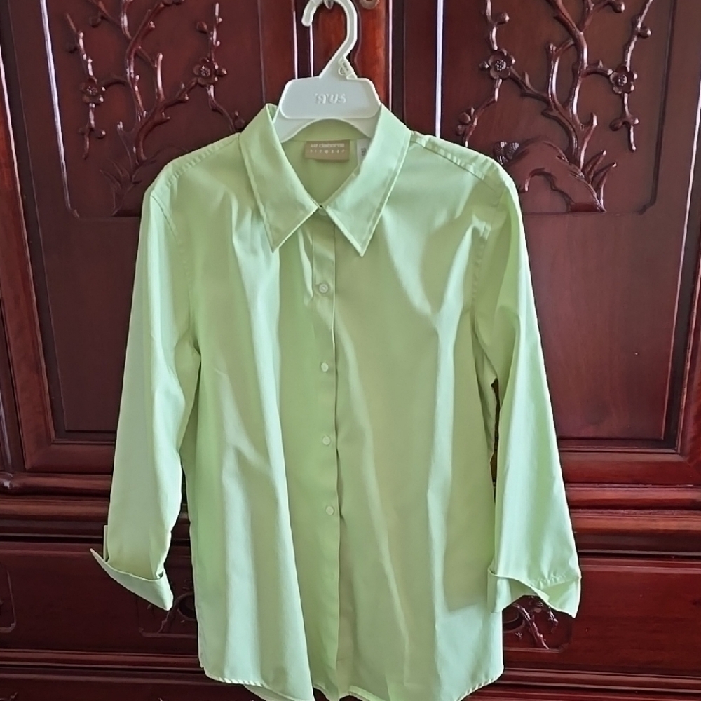 Liz Claiborne Women's Green Button-Up Shirt